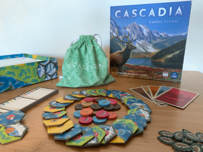 Cascadia - Spielschachtel und Spielmaterial
